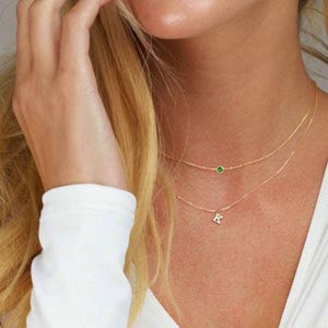Collar de letra dorada con piedra de nacimiento, regalo de cumpleaños personalizado para ella, collar con inicial pequeña, collar personalizado para mujer, regalo para el Día de la Madre
