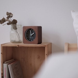 Quiet Analog Alarm Clock, Alarm Clock Silent Wooden, Night light, Gentle sound, No Ticking Noises, Minimalist, Snooze Function image 10