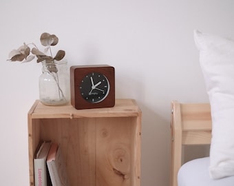 Quiet Analog Alarm Clock, Alarm Clock Silent Wooden, Night light, Gentle sound, No Ticking Noises, Minimalist, Snooze Function