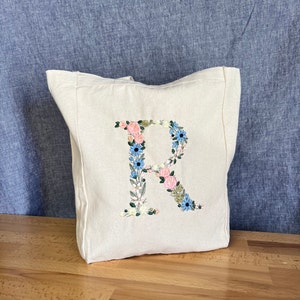 Bolso de mano de lona bordado personalizado, monograma floral, bolso de mano natural, lona de algodón, bolsa de compras, bolso de libro, regalo personalizado para mamá