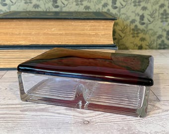 Caja de cigarrillos de cristal vintage con tapa rojo rubí / Caja de baratijas con tapa de mediados de siglo / Accesorio retro para fumadores