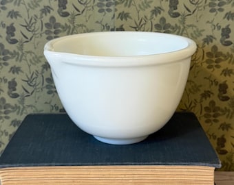 Bol para mezclar de vidrio opalino blanco vintage / Bol para masa de mediados de siglo / Utensilios de cocina de la década de 1950
