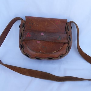 Vintage 1970s Tooled Leather Purse