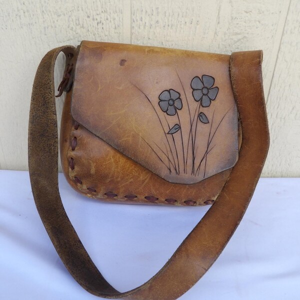 Borsa a tracolla in pelle lavorata vintage del 1970