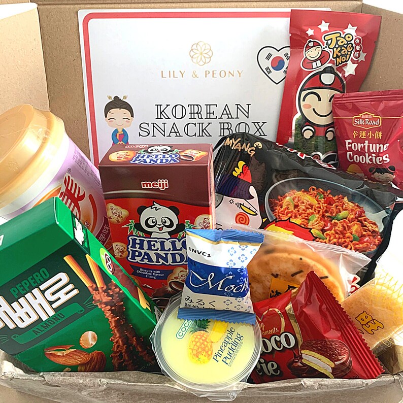 Kawaii Cute Deluxe Korean Asian Snack Box | Birthday Gift Box | Anime Manga Snacks | Sweet Savoury Treats Snack Box 