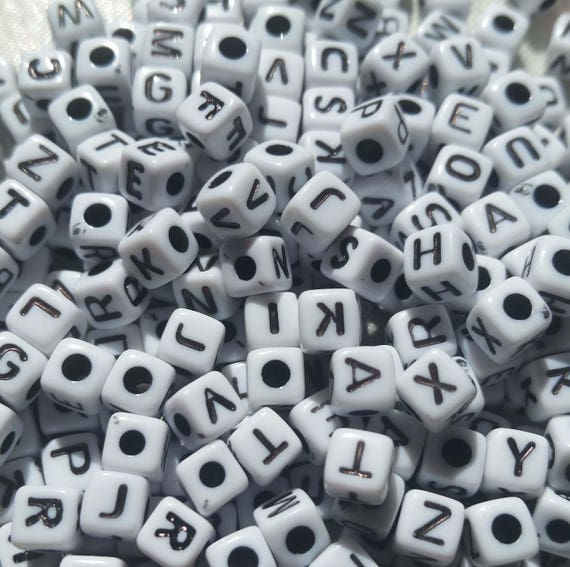 100 White /& Coloured Mixed Numbers Cube Beads 6mm For Jewellery BUY 3 FOR 2