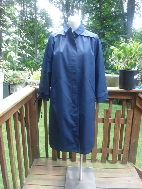 B Altman & Co Navy Trench Coat l Classic Non-Belt… - image 2