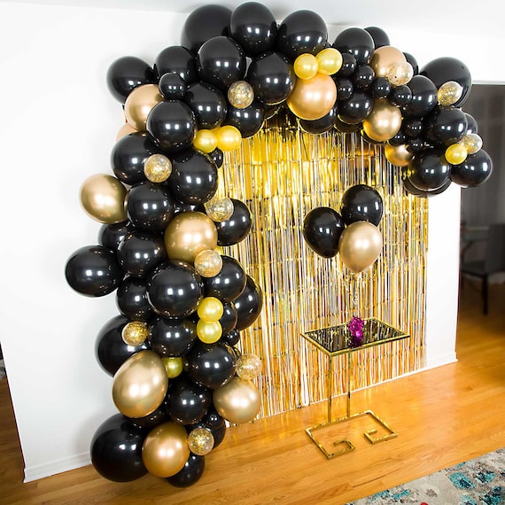 Kit de guirnalda de globos negros y dorados, kit de arco de globos con  globos incluidos para decoraciones de Año Nuevo, cumpleaños, graduación