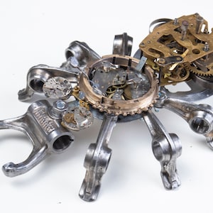 スチームパンク スパイダー 機械 昆虫 手作り アート 彫刻 生き物 サイバーパンク 自動車部品 自動車 アップサイクル