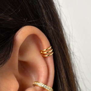 Gold Ohrmanschette - Kleine Ohrmanschette - Winzige Ohrmanschette - Dreifache Ohrmanschette - Schlichte Ohrmanschette - Knorpel Manschette - Ohrmanschette ohne Piercing - Zierliche Ohrmanschette