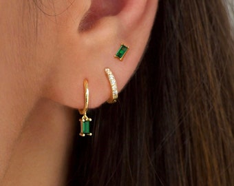 Green emerald hoops - Emerald huggies - Small hoop earrings - Huggie hoop earrings green cz - Mini hoop earrings - Sterling silver earrings