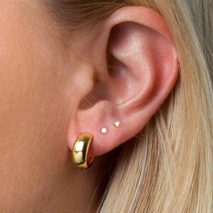 Pendientes geométricos ultrafinos de 2 mm - Pendientes triangulares diminutos - Pendientes de punto diminutos - Pendientes dorados diminutos - Pendientes de punto - Pendientes minúsculos