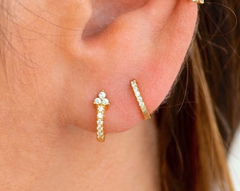 Aros con flores - Pendientes con flores - Aros pequeños - Aros delicados - Aros minimalistas de plata de ley - Aros de oro