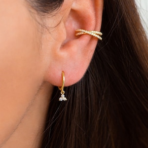 Dainty flower hoop earrings -  Huggie hoop earrings - Dainty gold hoops - Sterling silver 925 minimalist earrings - Gold huggie hoops