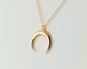 Gold horn necklace - Double horn necklace - Gold moon necklace - Minimalist necklace - Dainty necklace - Delicate layering necklace