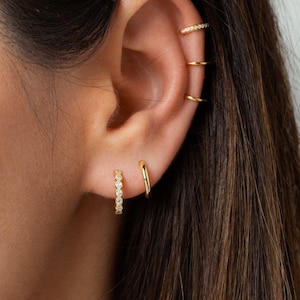 CZ Small hoop earrings - Huggie earrings - Gold huggie hoops - Dainty gold earrings - Huggie hoop earrings - Mini créoles - Small gold hoops