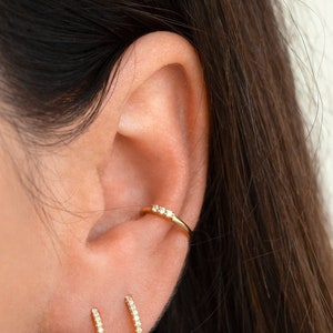 Dainty sterling silver ear cuff -  Ear cuff no piercing - Minimalist ear cuff - Thin gold ear cuff - Cz conch ear cuff - Diamond ear cuff