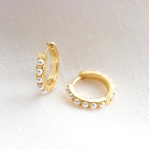 Pearl huggie hoops - Pearl huggie earrings - Natural pearl hoops - Pearl hoop earrings - Sterling silver dainty hoops - Gold hoop earrings