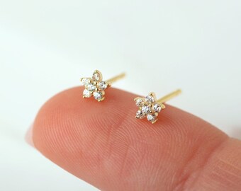 Tiny Stud Earrings - Flower Earrings - Minimalist Earrings