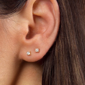 Piccoli orecchini a bottone con diamanti - Piccoli orecchini - Delicati orecchini in oro - Piccoli orecchini a bottone con diamanti - Piccoli orecchini a bottone in oro - Delicati orecchini - Delicati orecchini minimali - Delicati orecchini