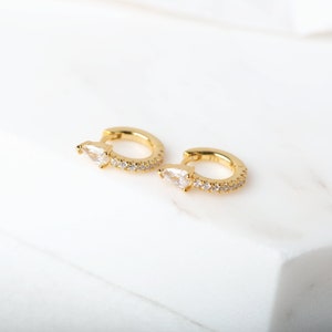 Huggie earrings - Small hoop earrings - Dainty gold earrings - Mini hoop earrings - Tiny hoop earrings - Mini créoles or - Gold huggie hoops