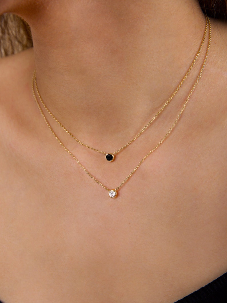 Delikat cz-halsband - Halsband med svarta stenar - Halsband med litet diamant - Halsband med tunn guldkedja - Elegant guldhalsband - Solitärhalsband bild 2