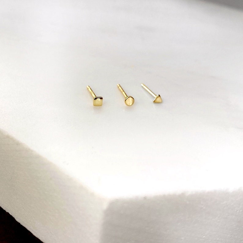 2mm ultra tiny dot studs Teeny tiny triangle studs Tiny circle stud earrings Tiny gold earrings Mini dot earrings Tiniest earrings zdjęcie 2