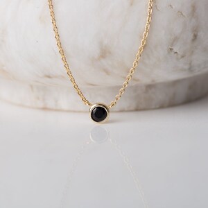 Delikat cz-halsband - Halsband med svarta stenar - Halsband med litet diamant - Halsband med tunn guldkedja - Elegant guldhalsband - Solitärhalsband bild 4