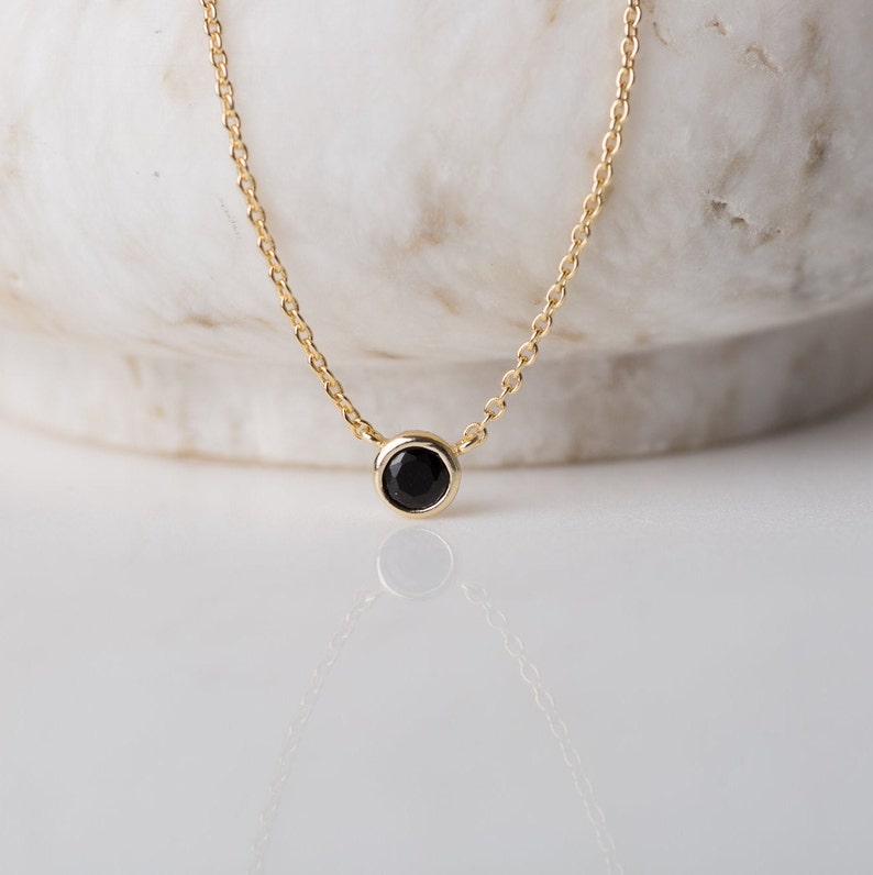Delikat cz-halsband - Halsband med svarta stenar - Halsband med litet diamant - Halsband med tunn guldkedja - Elegant guldhalsband - Solitärhalsband bild 4