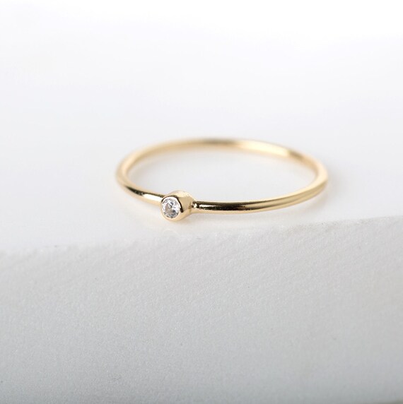 Simple gold ring with deals stone