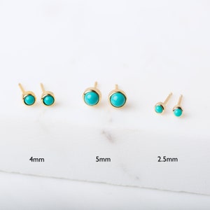 May include: Three pairs of gold stud earrings with turquoise stones. The earrings are shown in three sizes: 2.5 mm, 4 mm, and 5 mm.