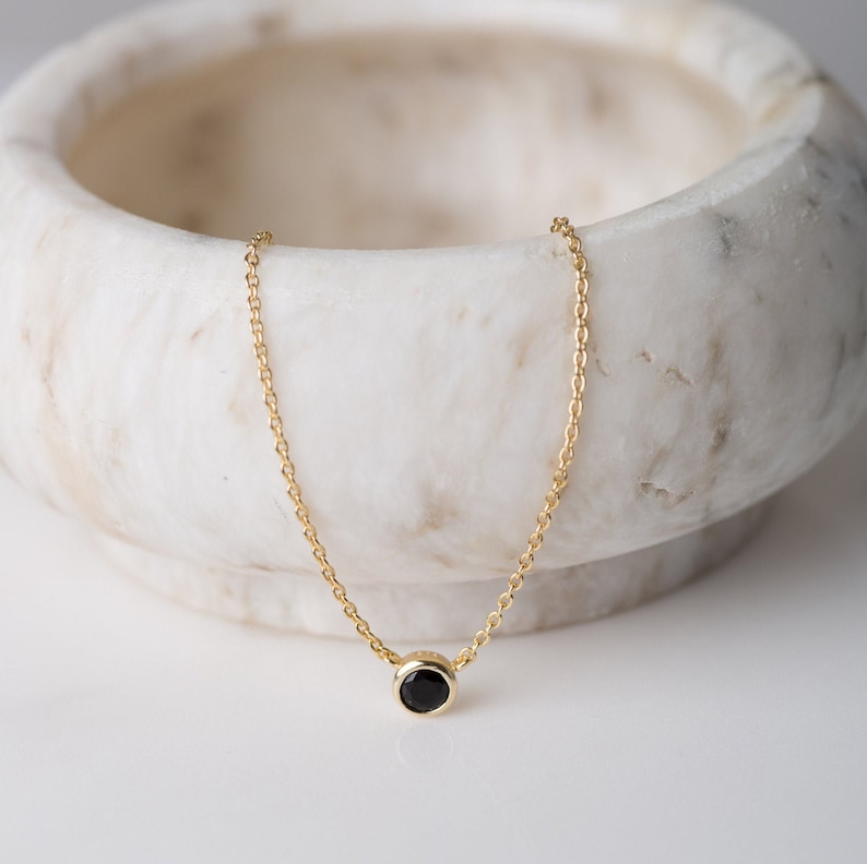 Delikat cz-halsband - Halsband med svarta stenar - Halsband med litet diamant - Halsband med tunn guldkedja - Elegant guldhalsband - Solitärhalsband bild 3