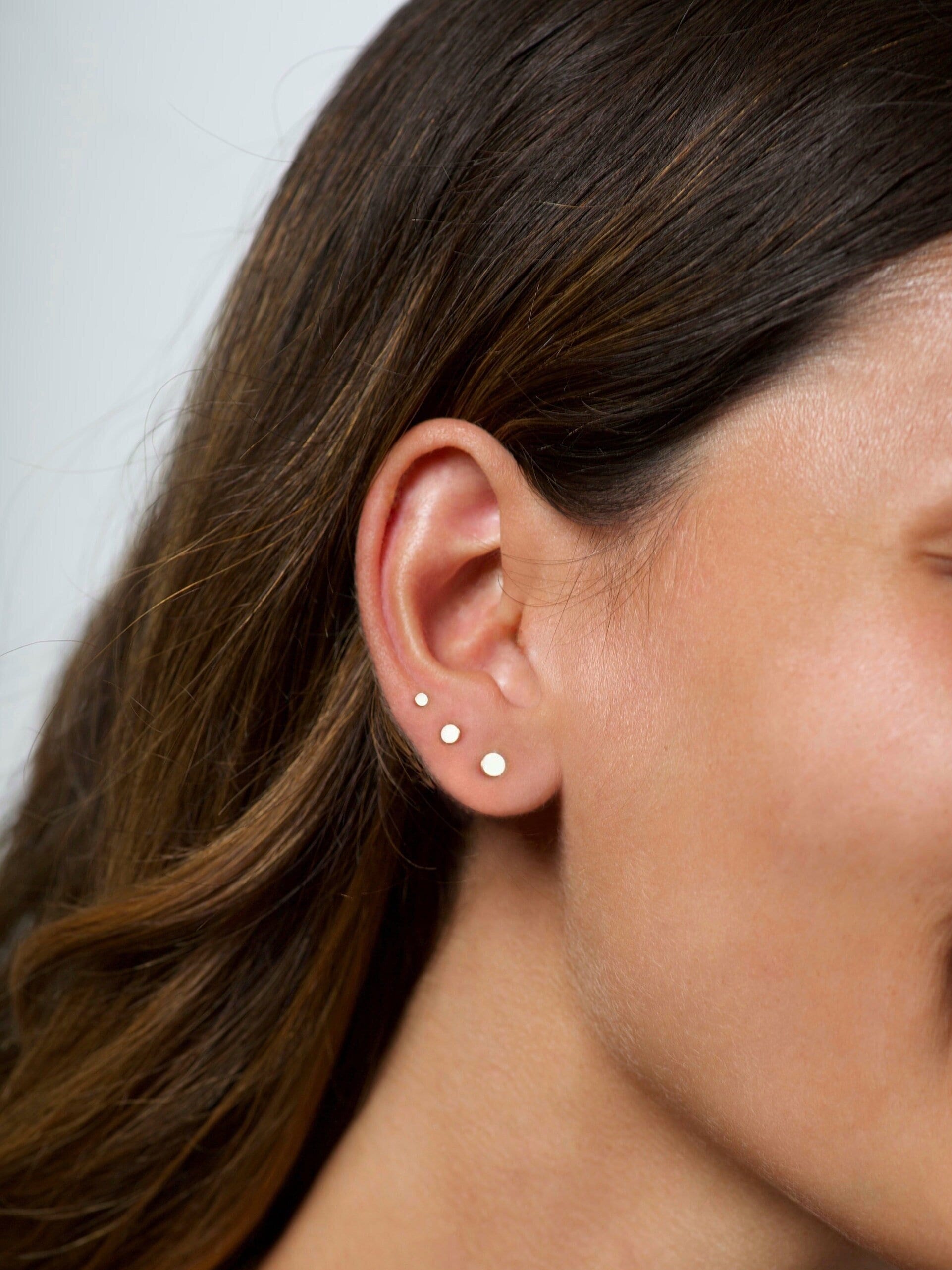 Sterling silver tiny dot studs - Tiny circle studs - Dainty stud earrings - Cartilage earrings - Tiny gold studs -  Second hole earrings