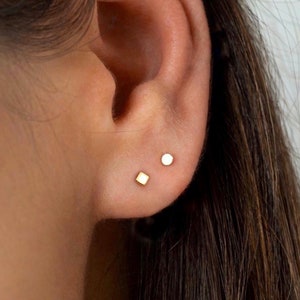 2mm ultra kleine stip studs Teeny kleine driehoekige studs Kleine cirkel stud oorbellen Kleine gouden oorbellen Mini stip oorbellen Kleinste oorbellen afbeelding 10