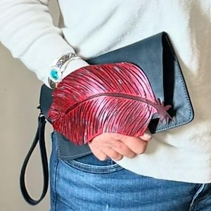Bolso de mano o de mano exclusivo de cuero con plumas