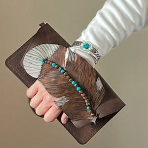 Bolso de mano o pulsera de cuero con plumas, único en su tipo