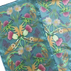 Foulard en soie bleu chardon écossais inspiré de l&#39;artiste William Morris Foulard de mariage écossais Foulard en soie florale