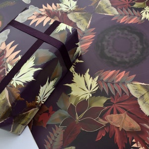 Carta da regalo botanica con farfalla viola Carta da decoupage ispirata a William Morris Confezione regalo botanica Confezione di lusso