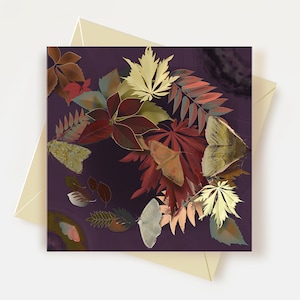 Carte de voeux de papillons de nuit et de feuilles d'automne inspirée par l'artiste Alphonse Mucha, carte Art nouveau, oeuvre d'art botanique feuilles d'automne