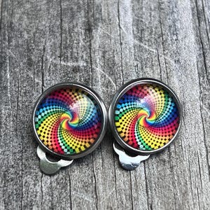 Pendientes de clip de arcoíris coloridos para hombre y mujer, sin necesidad de perforación • También disponibles en versión de botón y colgantes