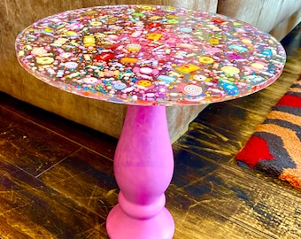 Table Pink Candy Resine rose kitsch sweets & candy table basse table d'appoint en résine fait main plateau en résine piédestal en bois 36 cm sur 36 cm