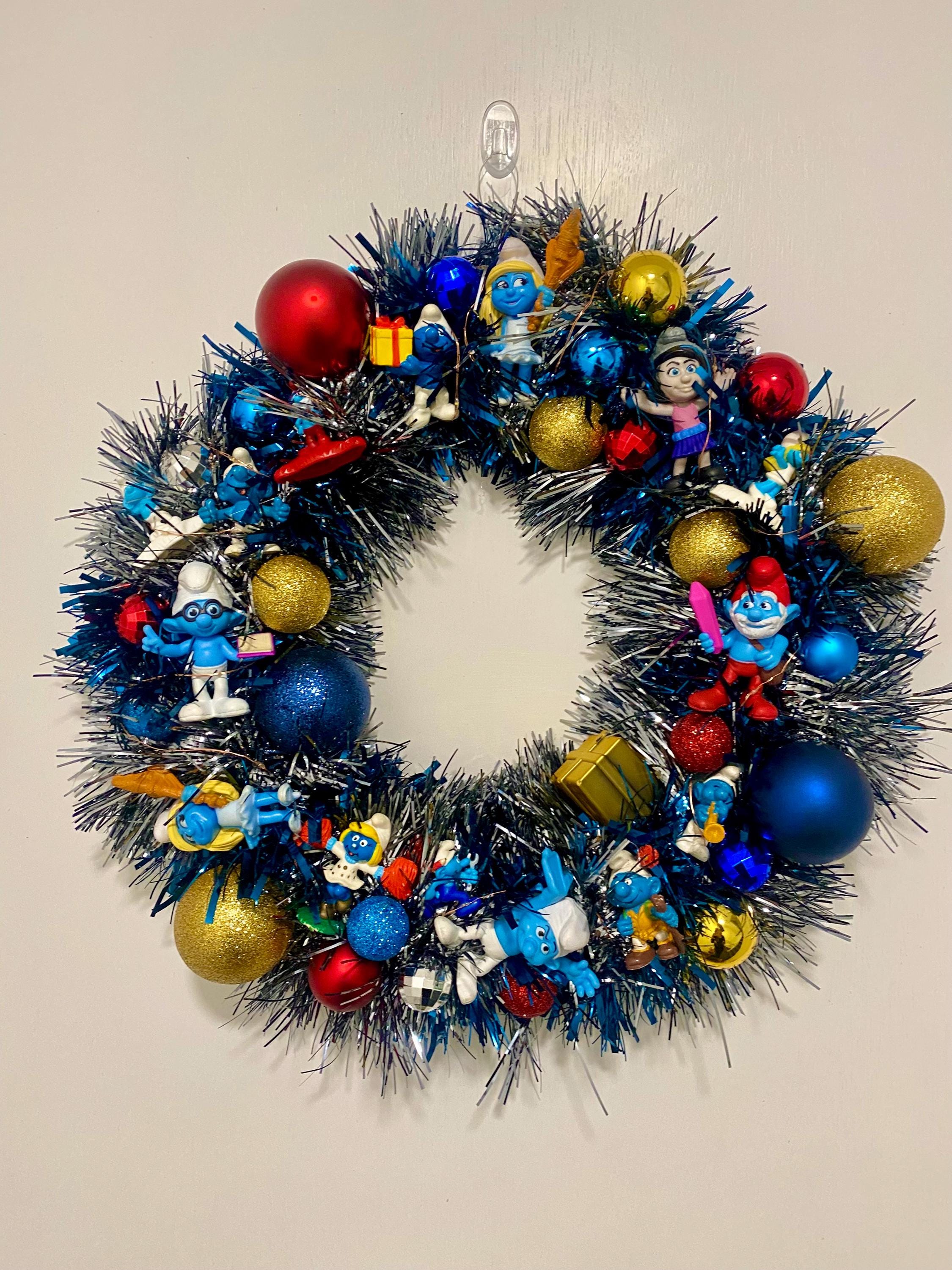 Kitsch Schlumpf Weihnachtskranz mit Lichtern: Weihnachtsdeko (43 cm)