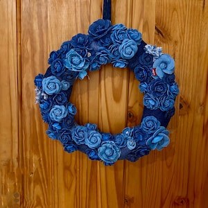 リサイクルデニムフラワーリース、手作りの花のドア飾り - Etsy 日本