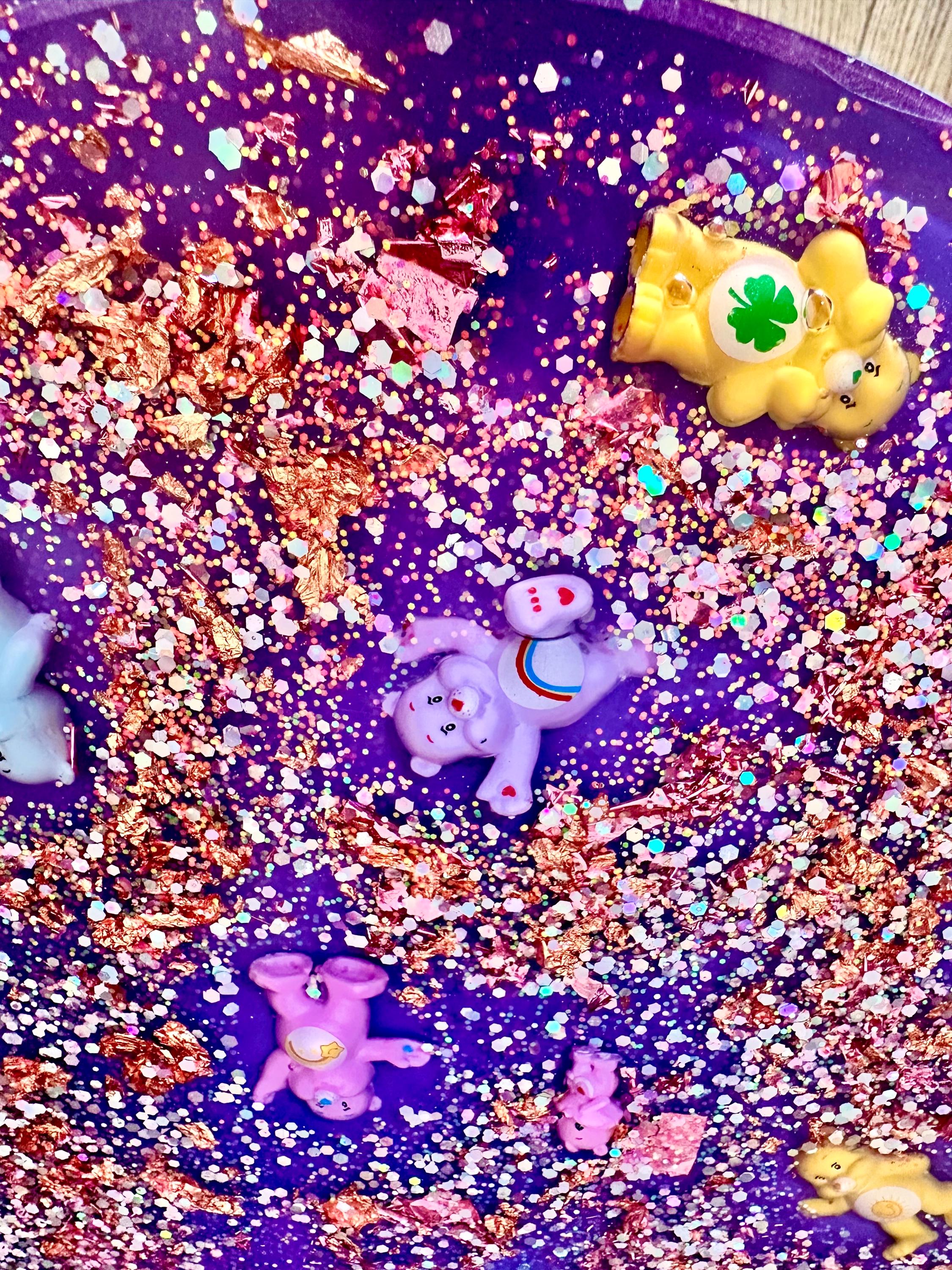 ケアベア　ミニテーブル 手作りの紫色のキラキラ輝くケアベア樹脂サイドテーブル（錬鉄製の脚