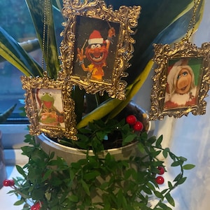 Decorazioni natalizie Muppet in oro - Miss Piggy, Animal e Kermit regali per le feste, ornamenti, cornici dorate natalizie con etichetta dorata