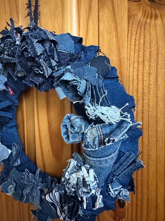 リサイクルデニムフラワーリース、手作りの花のドア飾り - Etsy 日本