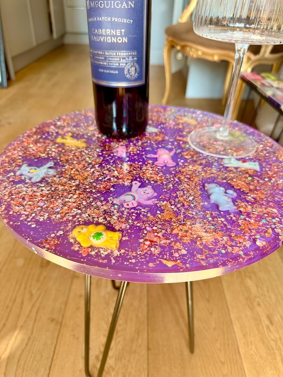 ケアベア　ミニテーブル 手作りの紫色のキラキラ輝くケアベア樹脂サイドテーブル（錬鉄製の脚