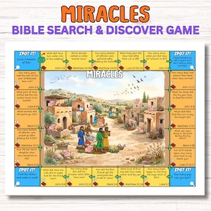 Könnte beinhalten: Ein Brettspiel mit dem Titel MIRACLES BIBLE SEARCH & DISCOVER GAME, das eine zentrale Illustration eines Wüstendorfes mit Figuren und Schweinen zeigt. Der Rand enthält nummerierte Felder mit biblischen Fragen.