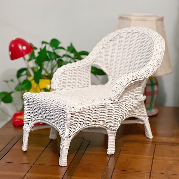 Vintage Small White Wicker Lounge Chase Doll Chair or Plant Stand