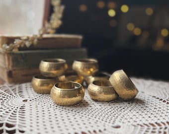 Conjunto de 8 argolas para guardanapos de latão martelado vintage da Índia